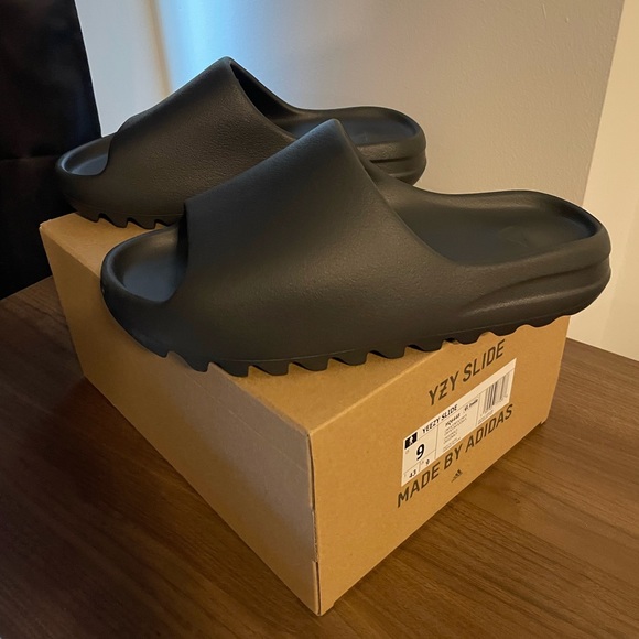 adidas gazelle silver green womens Adidas Yeezy Slide 'Onyx' (2024) – PUSHAS main image 1